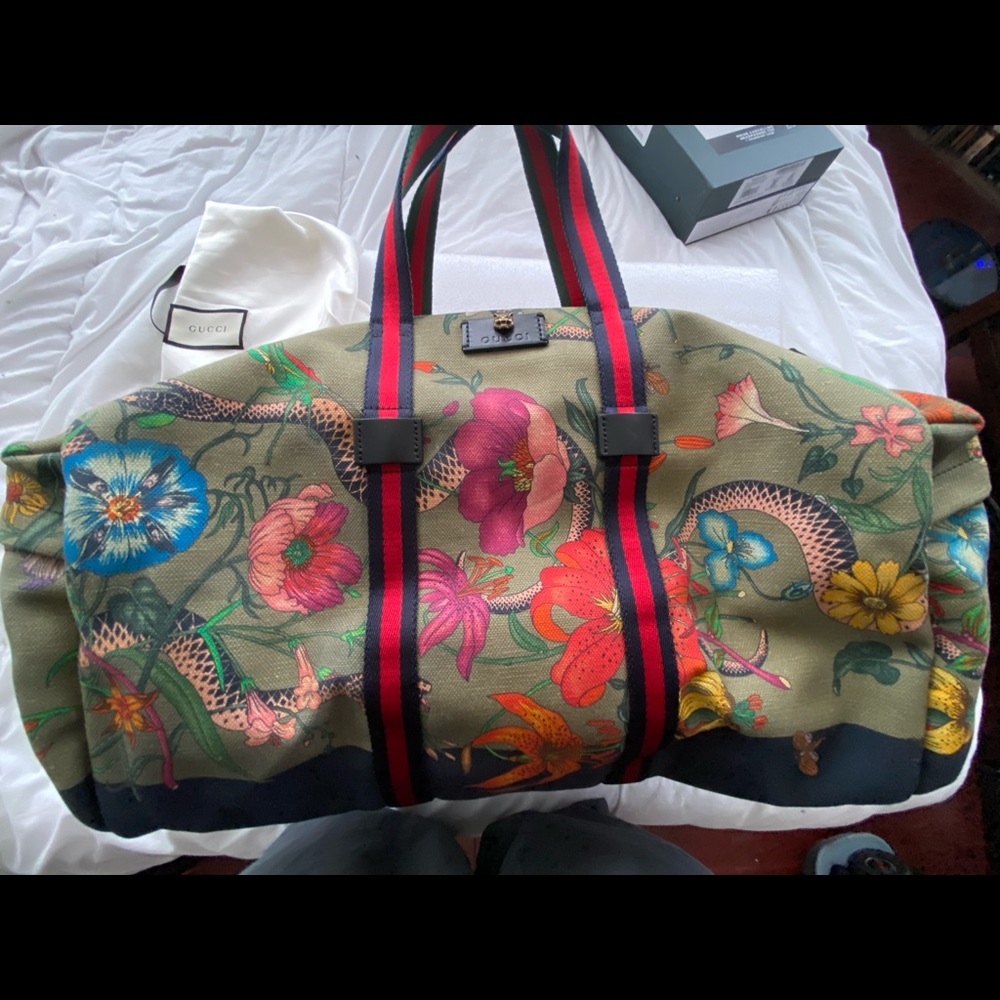 Gucci floral snake duffle bag NWT 100% authentic